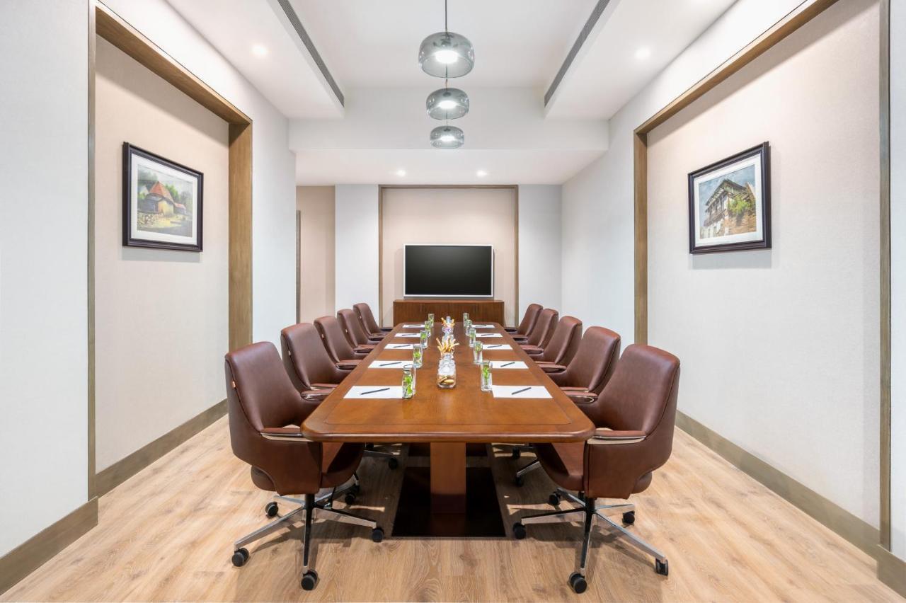 Vivanta Ahmedabad Sg Highway Экстерьер фото