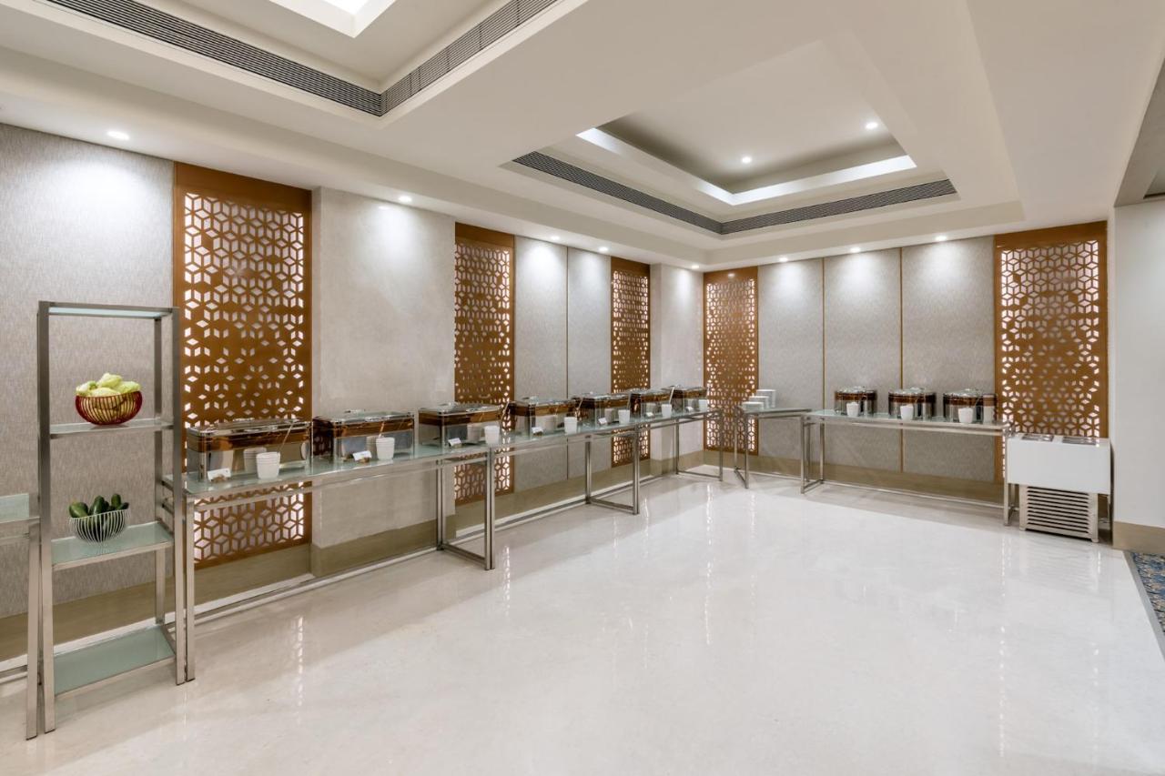 Vivanta Ahmedabad Sg Highway Экстерьер фото