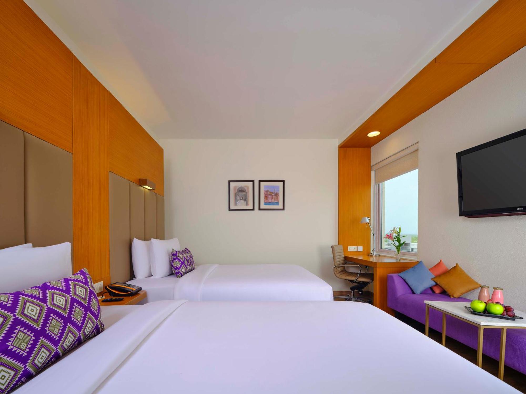 Vivanta Ahmedabad Sg Highway Экстерьер фото