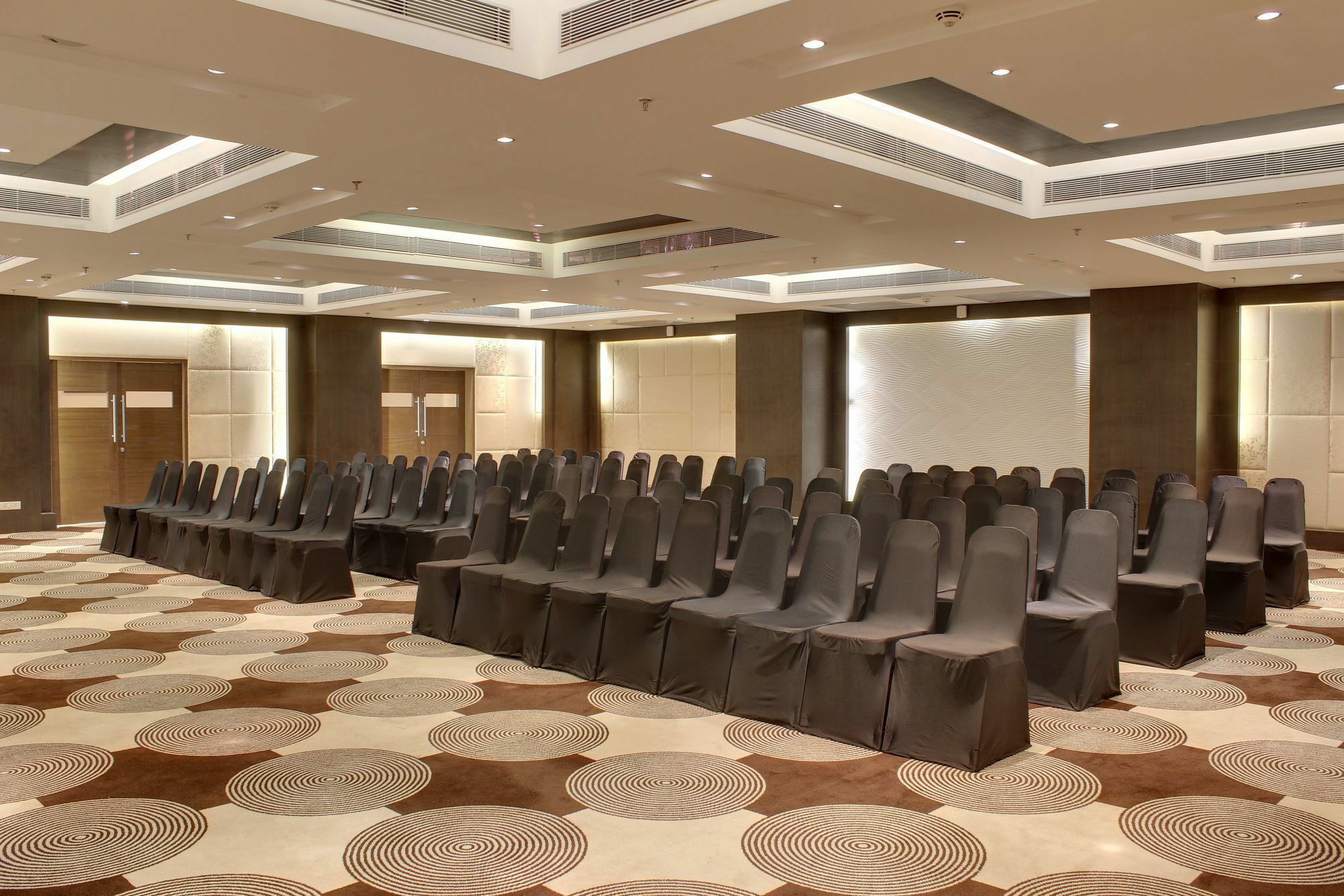 Vivanta Ahmedabad Sg Highway Экстерьер фото