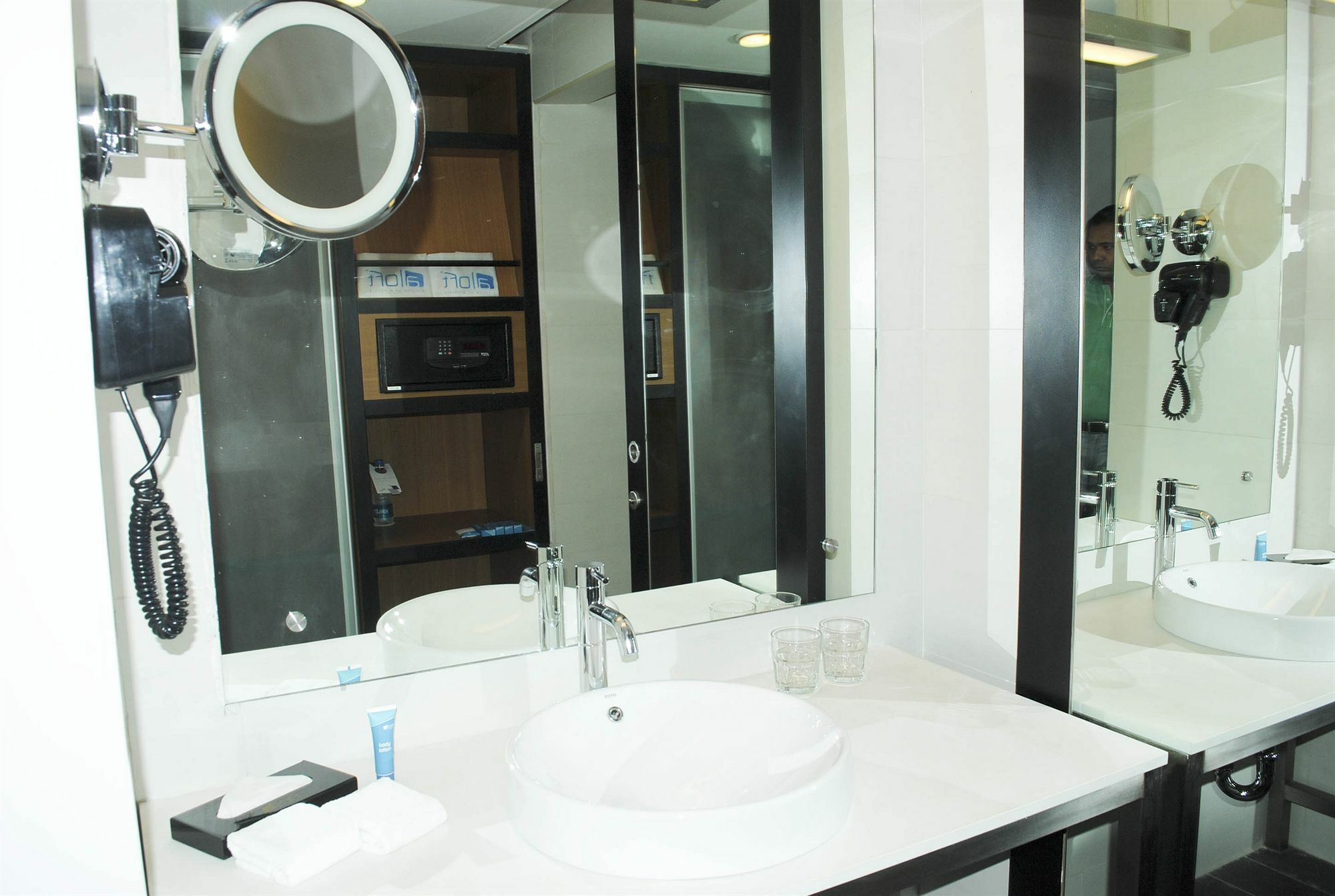 Vivanta Ahmedabad Sg Highway Экстерьер фото